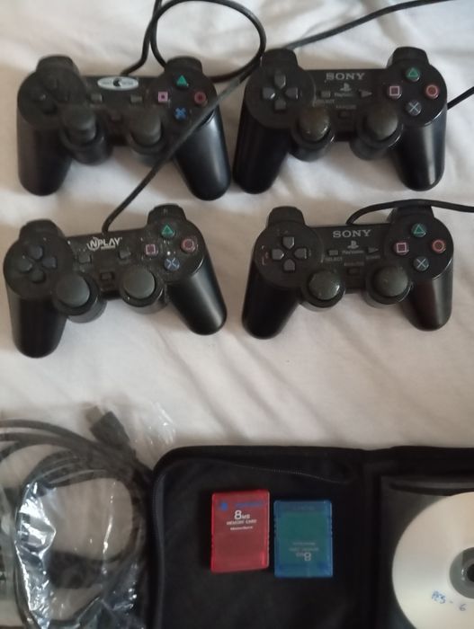 Consola mais jogos + cartões memória+comandos