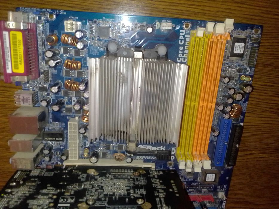 Материнская плата ASUS