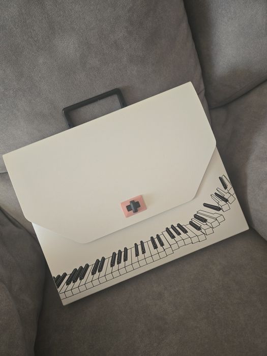 Папка-портфель с ручкой для школы