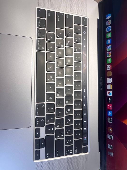 MacBook Apple  Pro 16 А2141 i9-SSD 1 tb озп 16, AMD Radion
