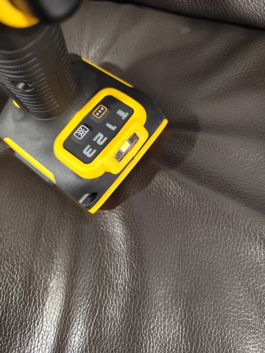 Акумуляторний ударний гайковерт DeWalt DCF900N