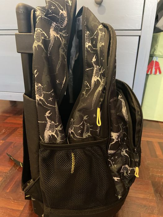 Mochila T-Rex com rodinhas