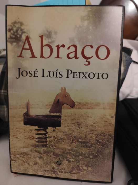 José Luís Peixoto - Abraço (Crónicas)