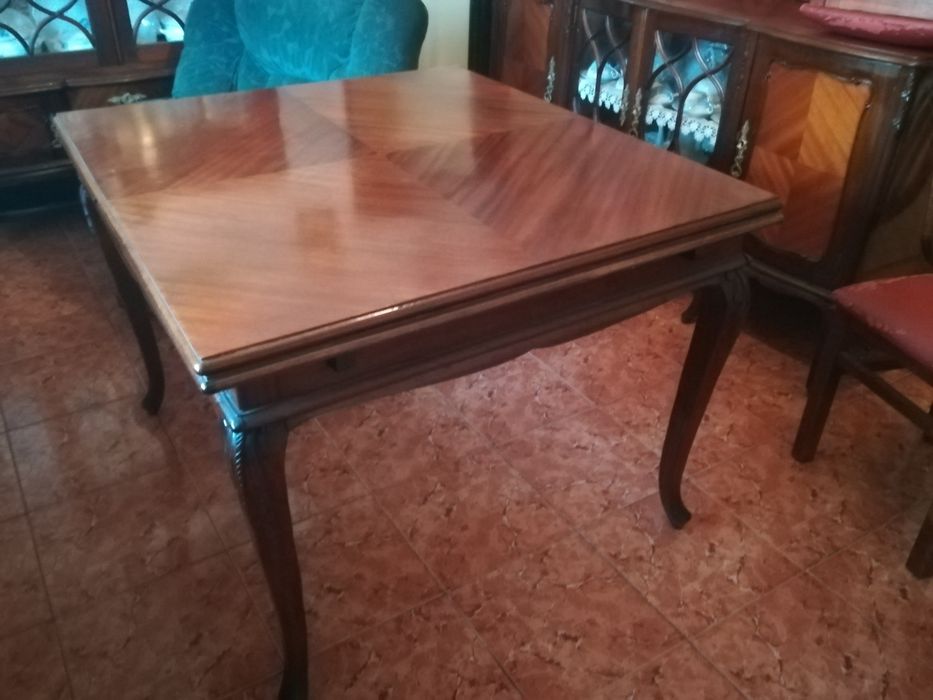 Mobília Queen Anne em bom estado