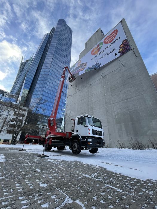 Wynajem podnosnika koszowego. Operator pomaga w koszu!