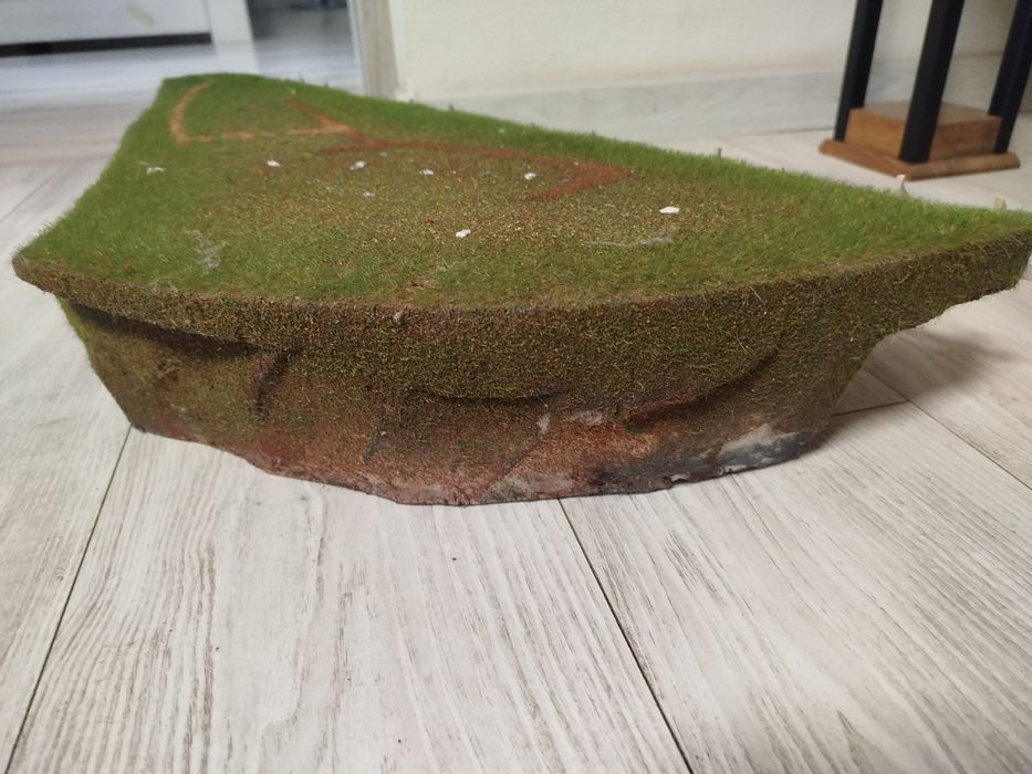 Makieta- wzniesienie z zabudową + trawka statyczna, -79 cm