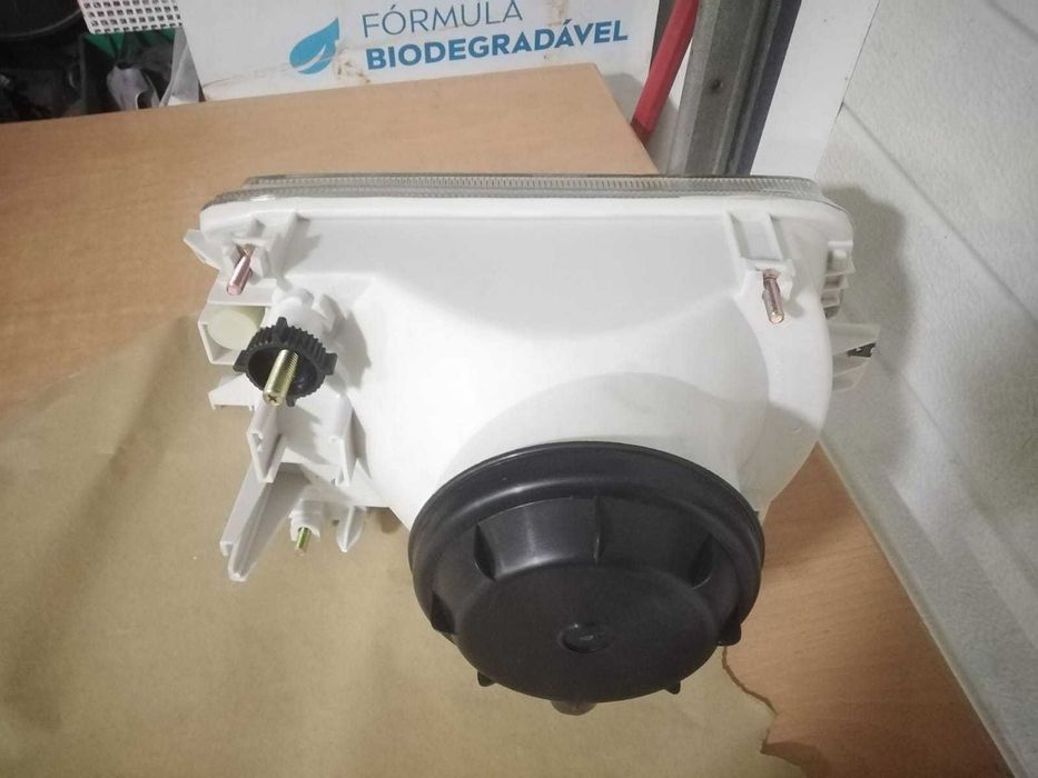 Farol NOVO Esquerdo Renault R19 de 1989