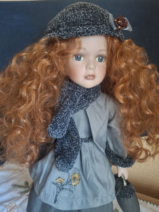 Сувенірна лялька, фарфорова, на підставці, Porcelain doll "Tilda" 50 см