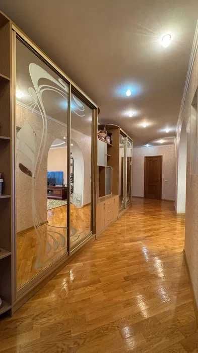 Продаж 3-к квартири  з ремонтом та видом на парк
