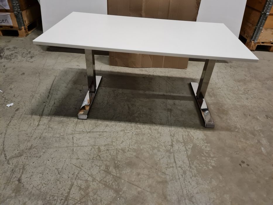 Chromowane biurko regulowane elektrycznie