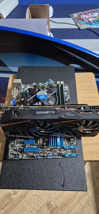 RX 580 8gb, Xeon 1230v2, Asus P8H61-MX.