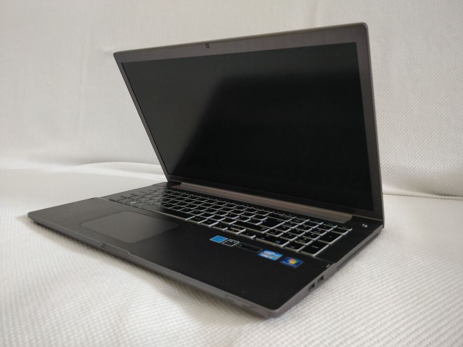 Samsung Series 7 chronos 17.3-inches