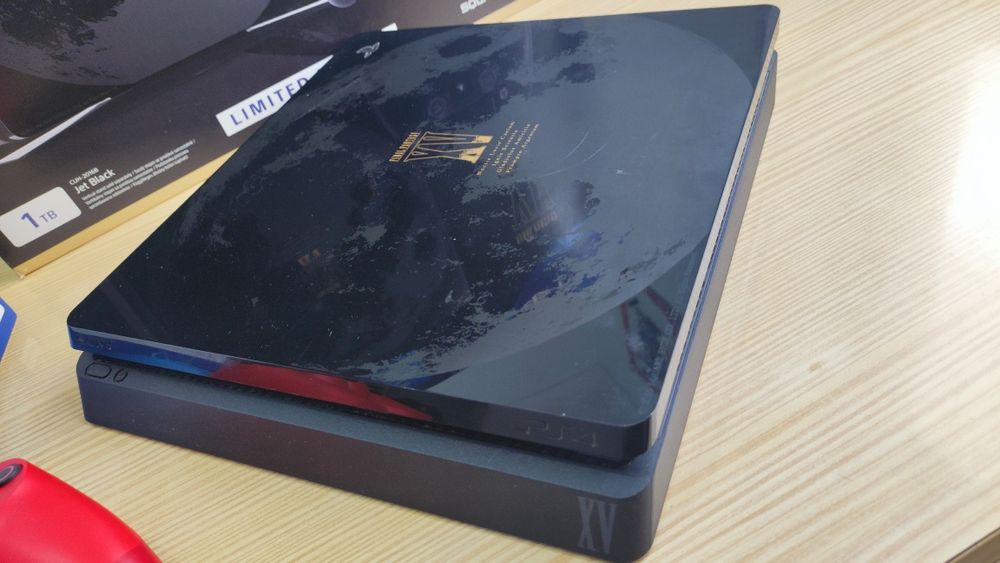 Ps4 edição Final Fantasy 1TB