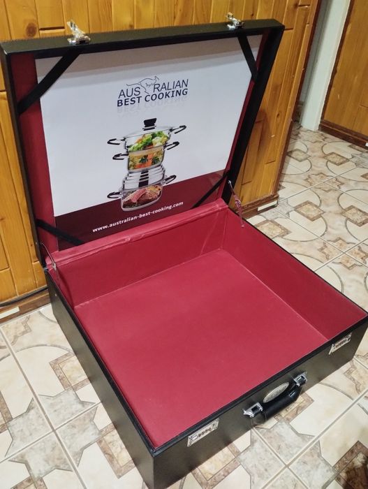 Duża walizka, kufer, w bardzo dobrym stanie