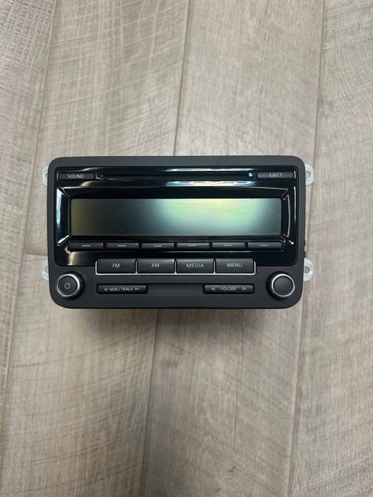 Продам стаціонарну магнітолу на Tiguan 2014 року