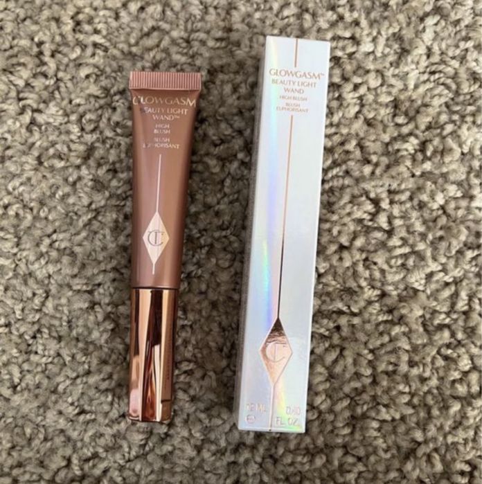 Charlotte Tilbury Pinkgasm róż do policzków Beauty Light Wand Glowgasm