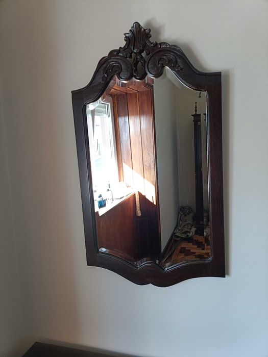 Quarto em madeira maciça estilo antigo