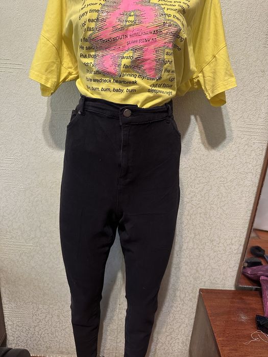 Джинсы черные