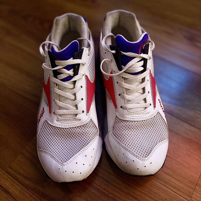 Mizuno Sky Medal – White / Red / Blue