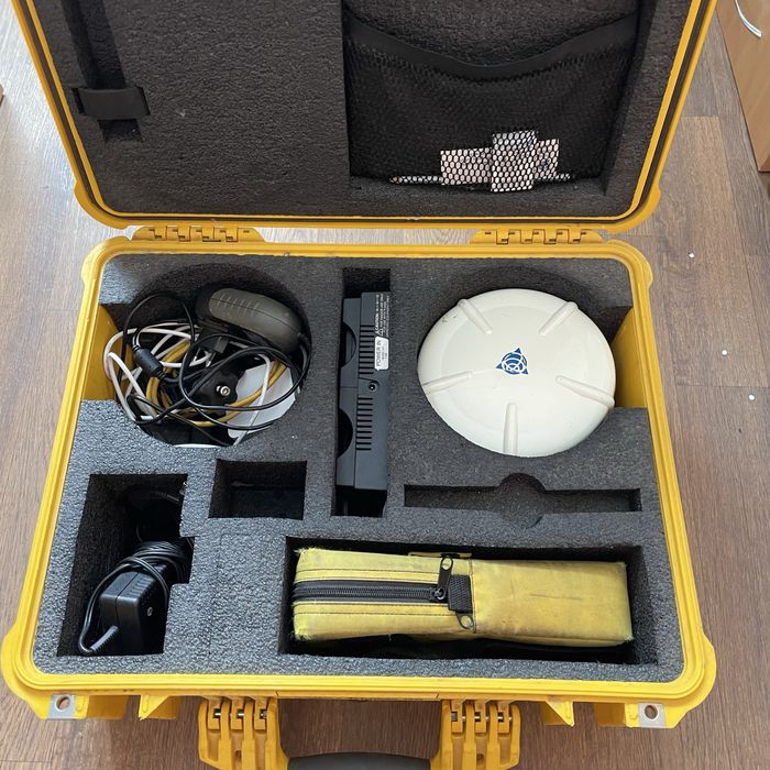 GPS приймач RTK GNSS TRIMBLE R8 5800 контроллер TRIMBLE TSC2