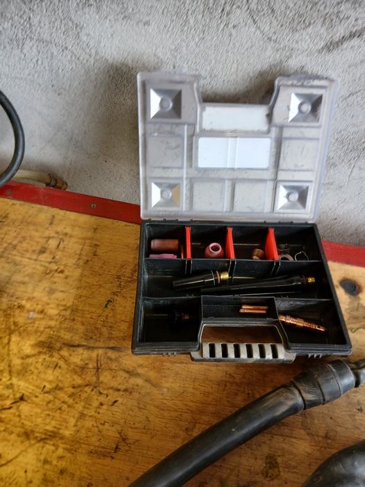 Apareilho de soldar ESAB 2200i TIG e ARC completo