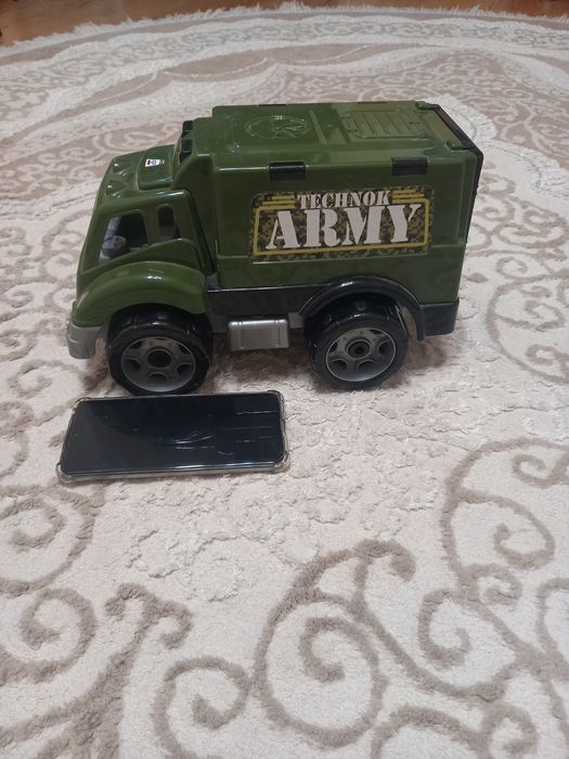 Машинка воєнна з якісної пластмаси