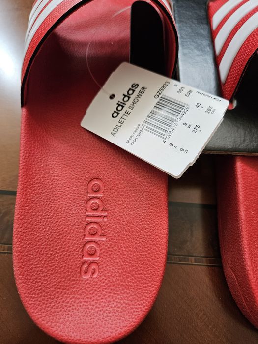 Шлепки, сандалии, сланцы Adidas оригинал, маломерят на пол размера, абсолютно новые.