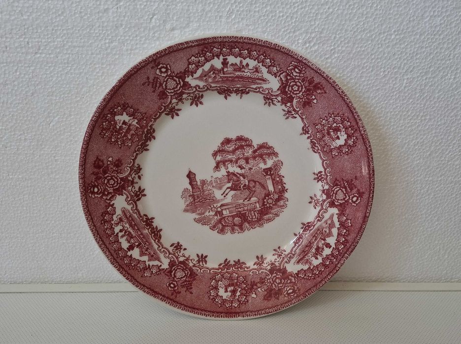 Prato raso Cavalinho vermelho - Loiças de Sacavém, Gilman, Estátua