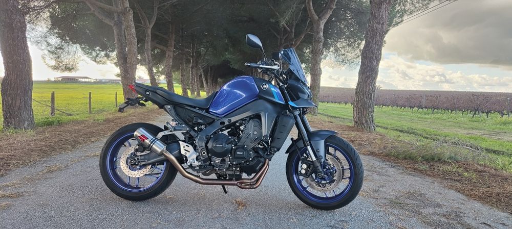 Yamaha MT-09 blue edition 23