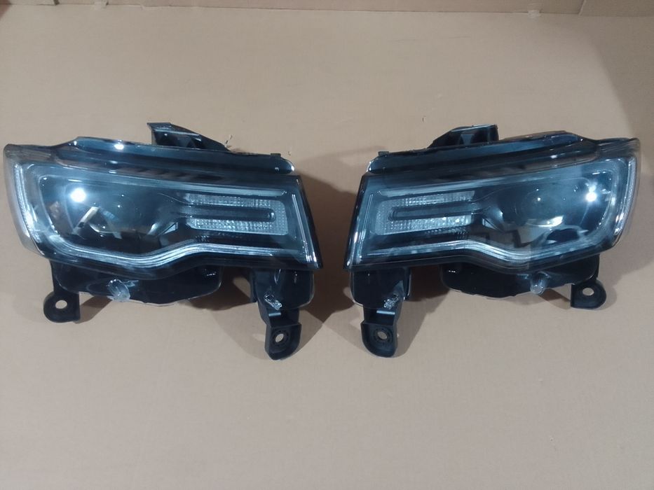 Фары фари Гранд Чероки Jeep Grand Cherokee 17+