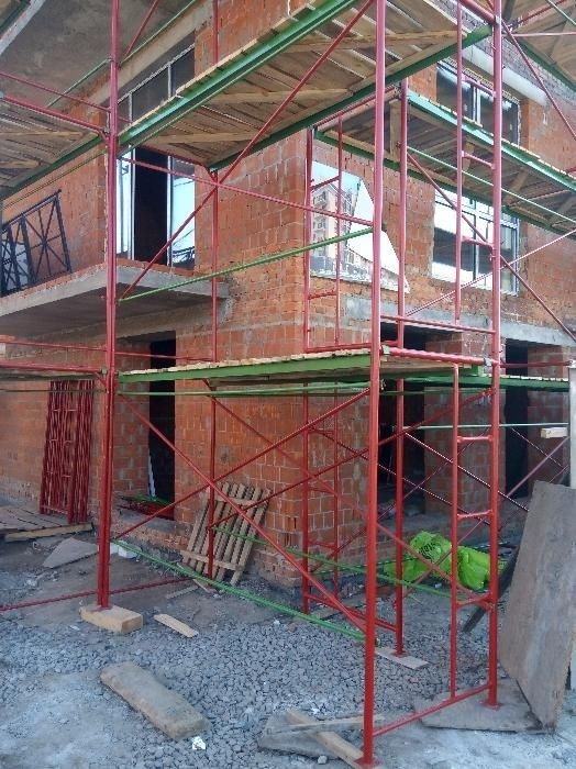 Строительные леса, вышки тура, передвижные подмости.