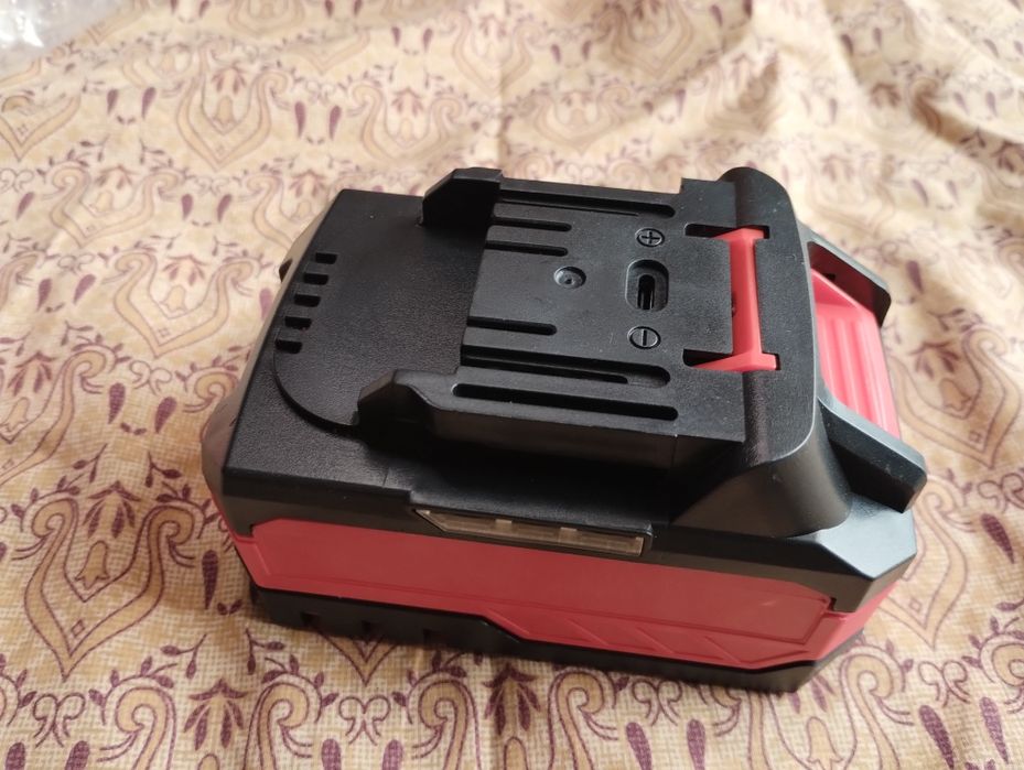 Корпус АКБ макітовська посадка. Макіта