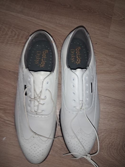 Buty do gry w golfa.