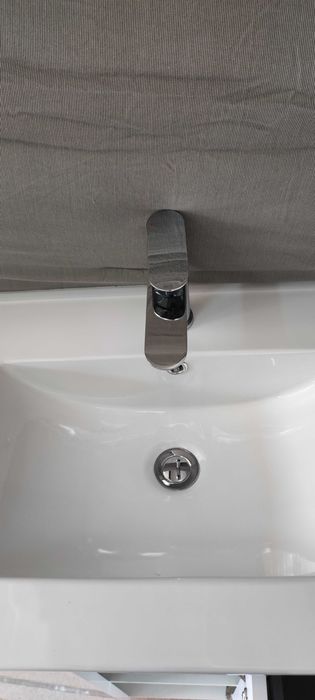 Móvel WC com lavatório, torneira e espelho