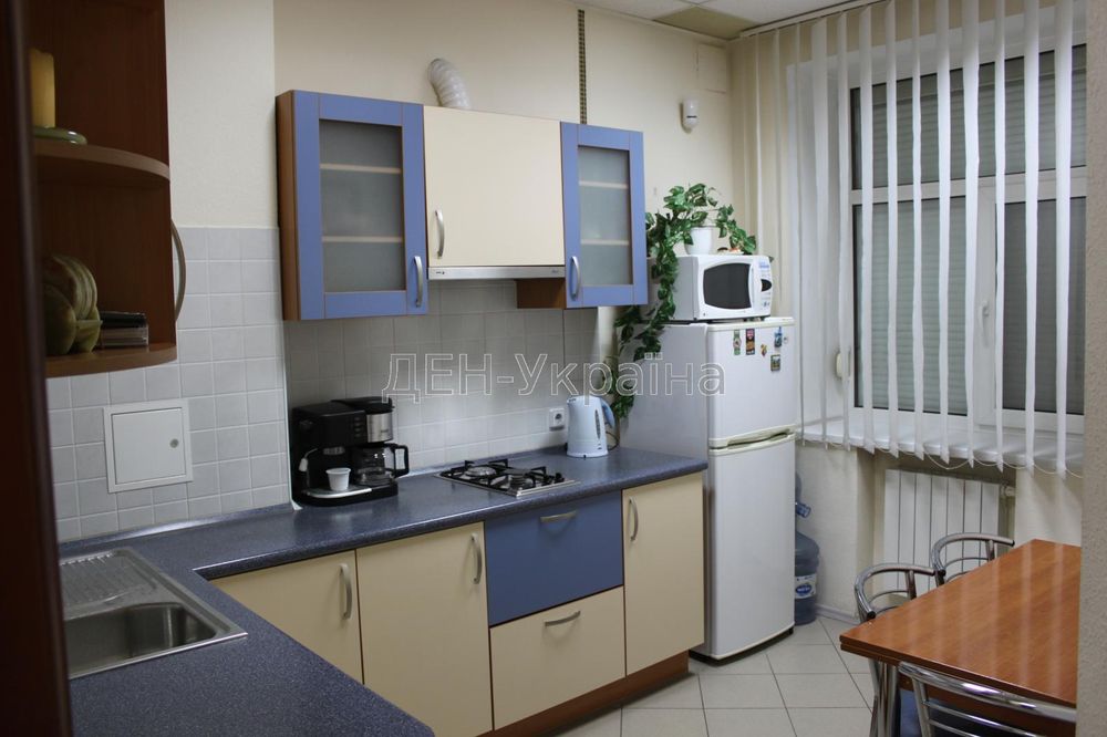 Печерськ. Офіс 110 кв.м на вул. Алмазова 1