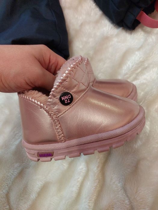 Зимовий комбінезон, шапка та угги для дівчинки