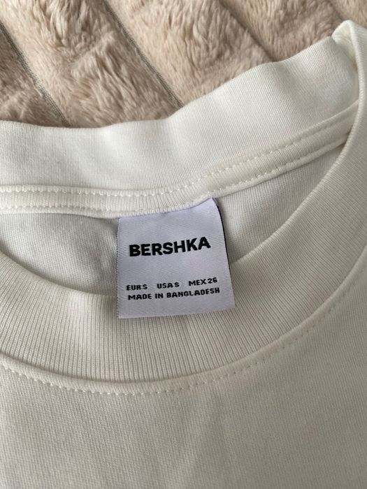 Молочна футболка Bershka