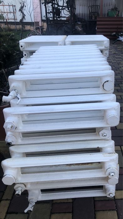 Продам радіатор опалення (чавунний).