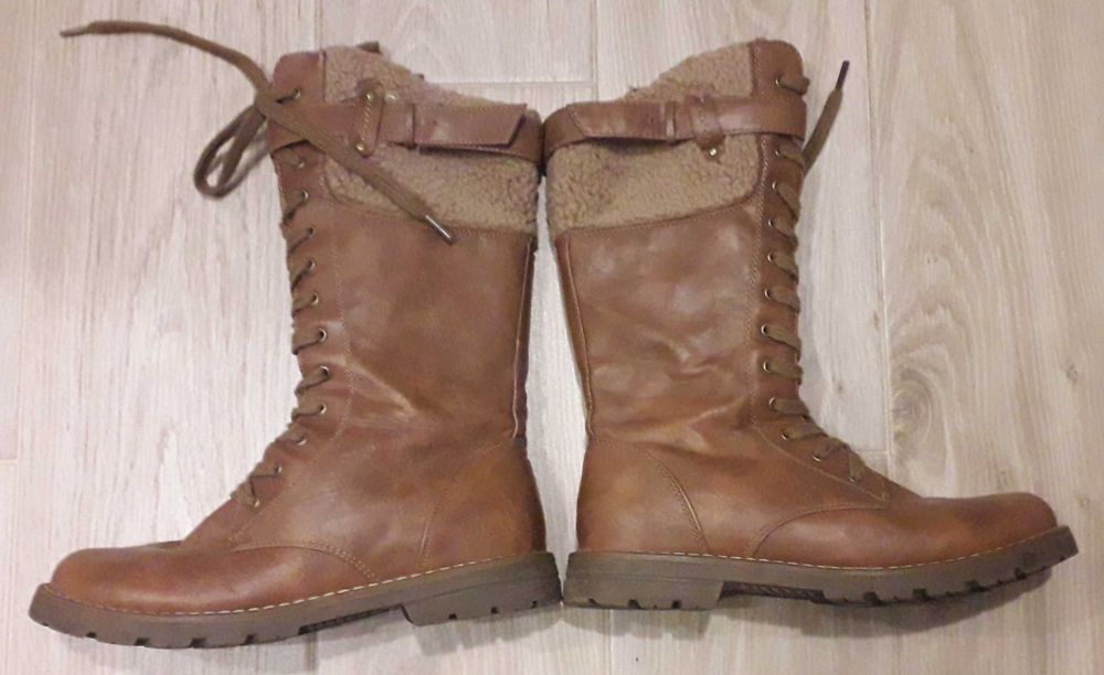 Wyższe traperki / kozaki damskie. Rozmiar 36.