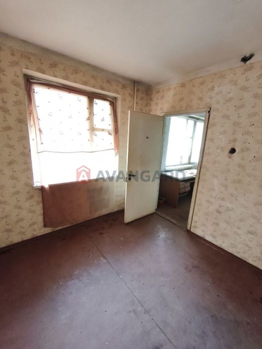 Продам простору 5-ти кімнатну на Лівому березі біля лісу