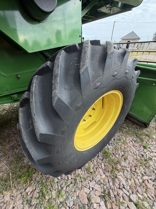Комбайн John Deere 1042