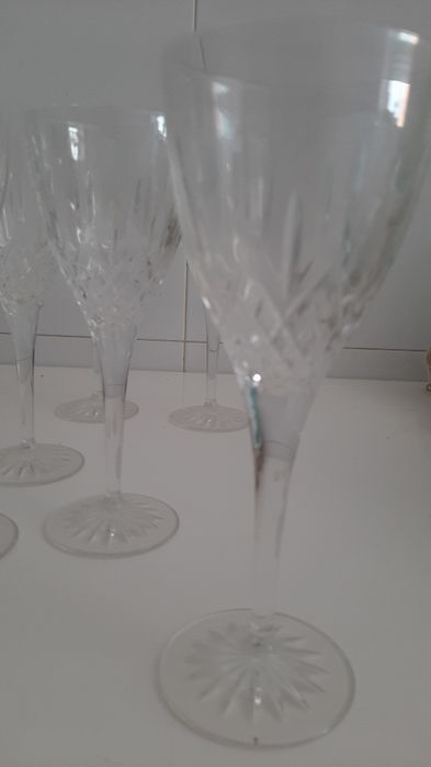 Copos de vinho com pé