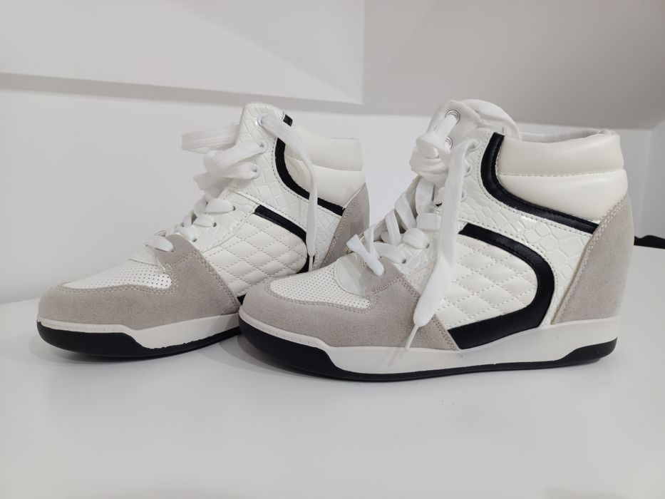 Nowe Trampki sneakersy na średnim koturnie Białe r 40.