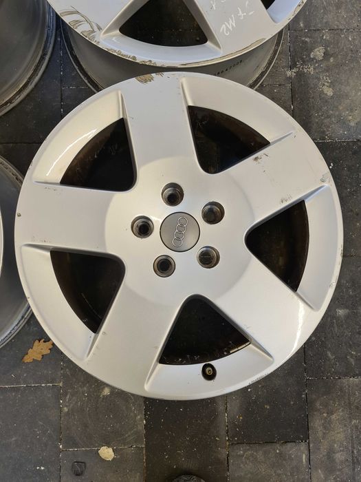 Felgi aluminiowe 5x112 R17 7.5j et56 otw 57,1 audi volkswagen Nr B8
