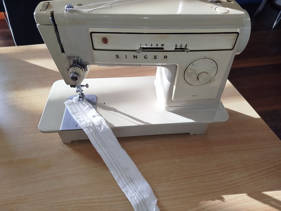 Máquina de costura Singer