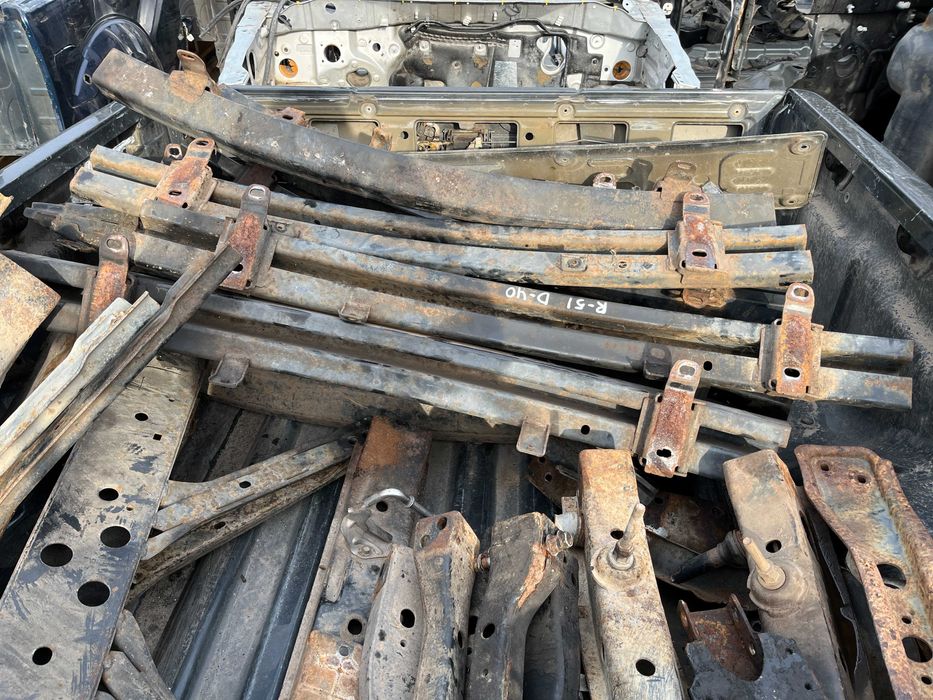 Підсилювач усилитель бампера Nissan Navarа D40 Pathfinder R51 навара