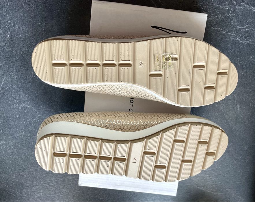 Sprzedam nowe beżowe damskie buty 41 John Wishot