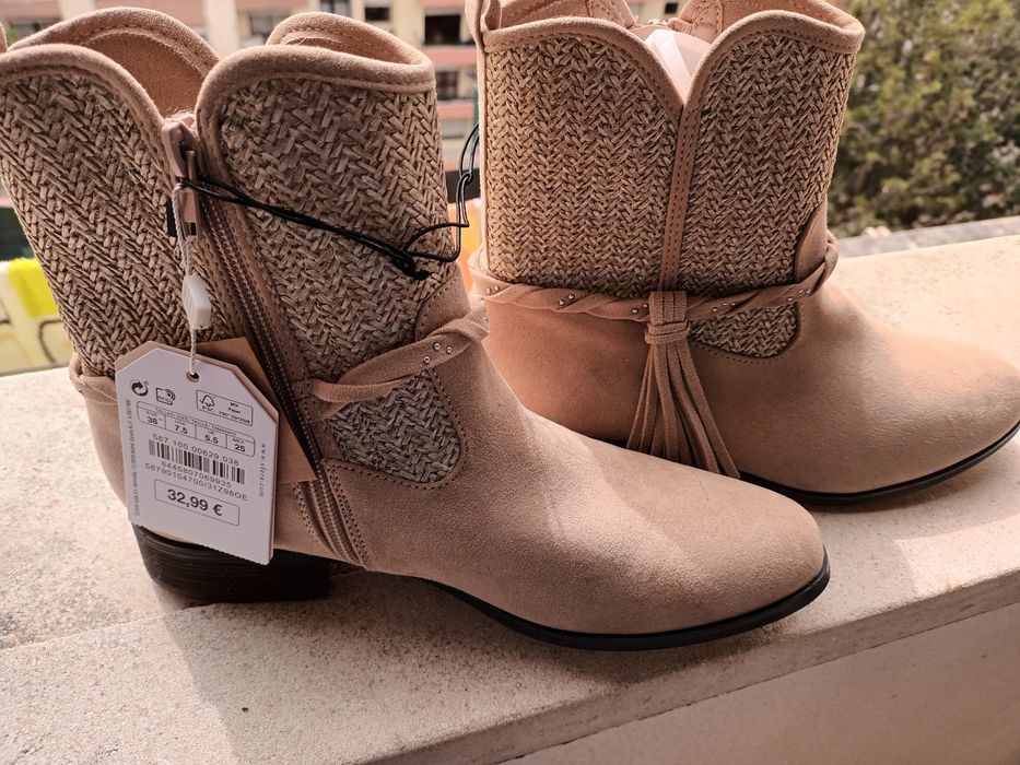 Botas bege novas