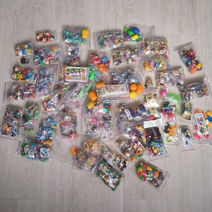 Продам величезну колекцію kinder surprise + вкладиші