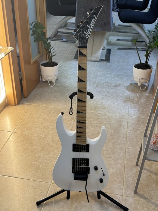 Jackson JS Series Dinky Arch Top JS32 DKA-M Snow White